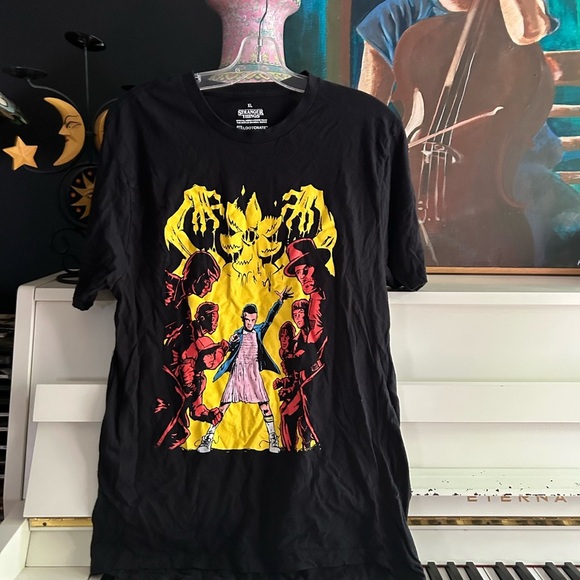 Stranger Things Black Graphic T-Shirt with Yellow and Red Design XL - Picture 13 of 13